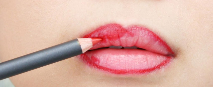 5 bước tân trang đôi môi đón Giáng sinh - Hoa Thiên Thảo