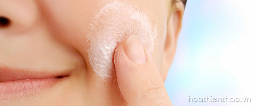 Hãy nhớ thoa kem trước khi đi ngủ 10 phút giúp cho da hấp thu kem tốt nhất