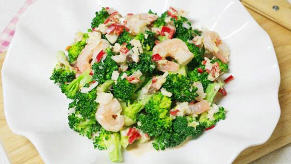 Ăn salad bông cải trộn để giảm cân nhanh chóng