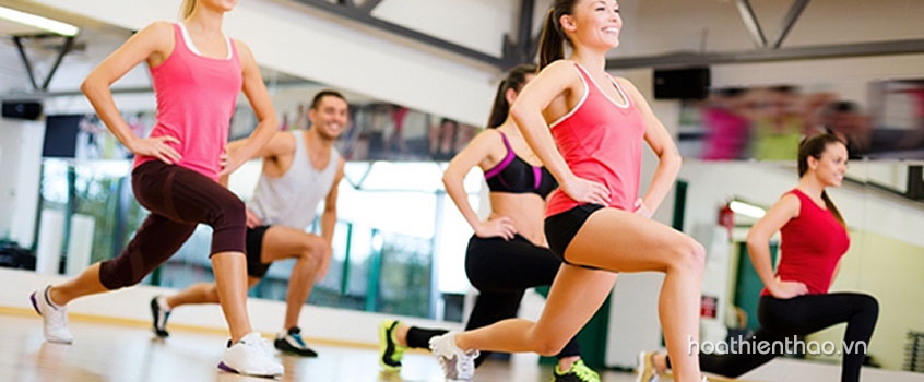 Bài tập aerobic với chân giúp vòng đùi săn chắc