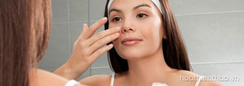 Dưỡng da vùng quanh mắt là bí quyết làm đẹp không thể thiếu của cô gái Tây Ban Nha