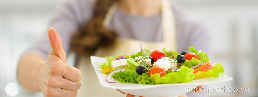 Dinh dưỡng hợp lý sẽ giúp cải thiện đáng kể cho da mụn ở người trưởng thành