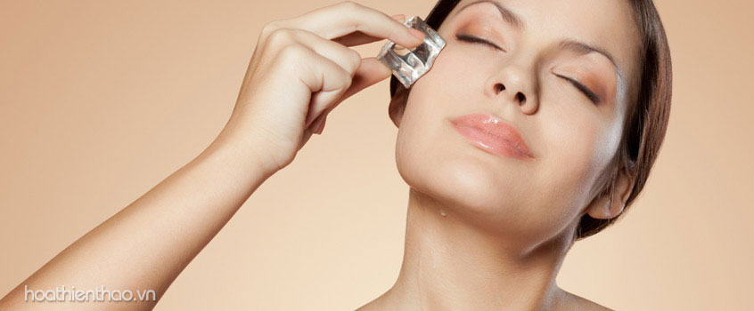 Chườm đá lạnh có thể khắc phục da cháy nắng tức thì
