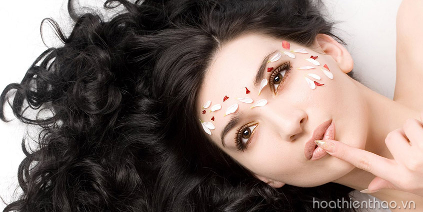 Cách uốn tóc xoăn tự nhiên tại nhà