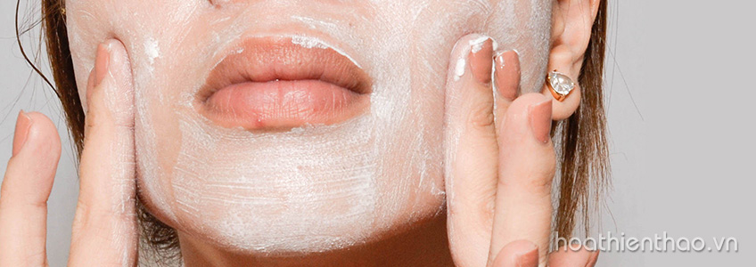 Cách chăm sóc da nhờn ban ngày hiệu quả nhất