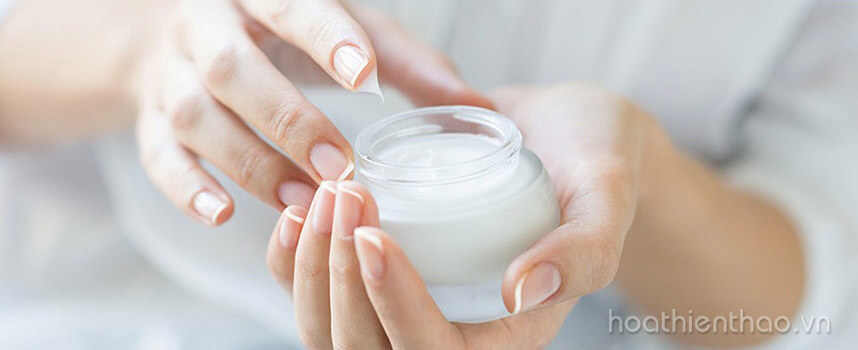 Có nên dùng kem dưỡng ẩm mùa đông hay không - Hoa Thiên Thảo