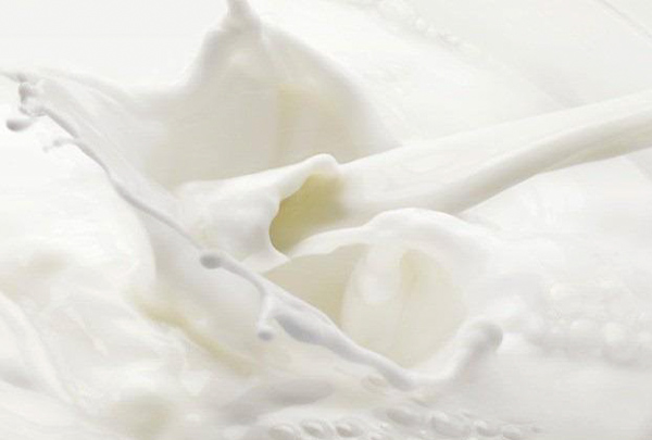 Sữa tươi có tác dụng tuyệt vời trong làm đẹp da, dưỡng ẩm