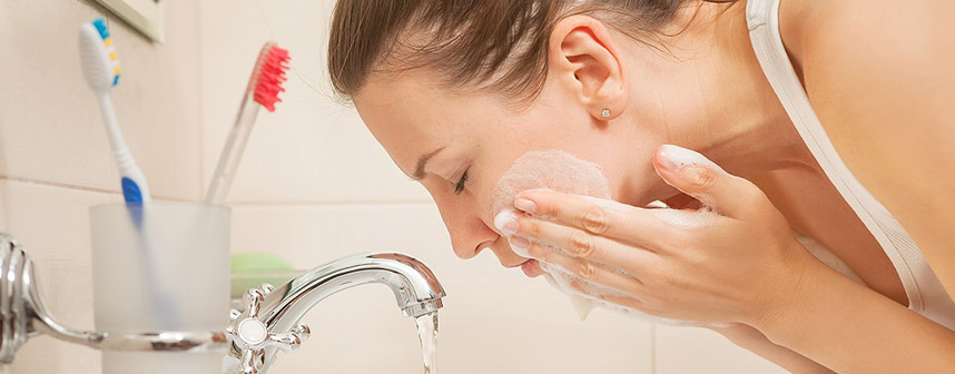 Mùa đông da khô và ngứa phải làm sao - Hoa Thien Thao