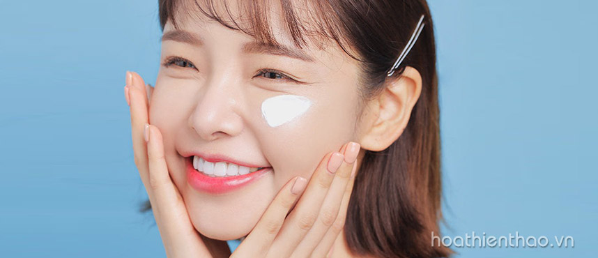 Bật mí cách sử dụng kem chống nắng khi trang điểm - Hoa Thiên Thảo
