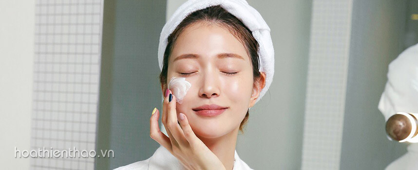 Giải đáp có nên để kem dưỡng da qua đêm không - Hoa Thiên Thảo