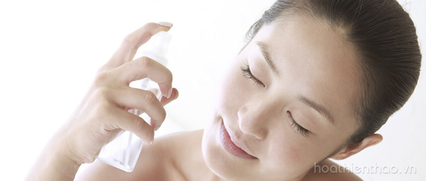 Có nên sử dụng nước xịt khoáng - hoathienthaovn