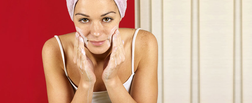 Da bong tróc mùa đông Nguyên nhân và cách khắc phục - Hoa Thien Thao Cosmetics