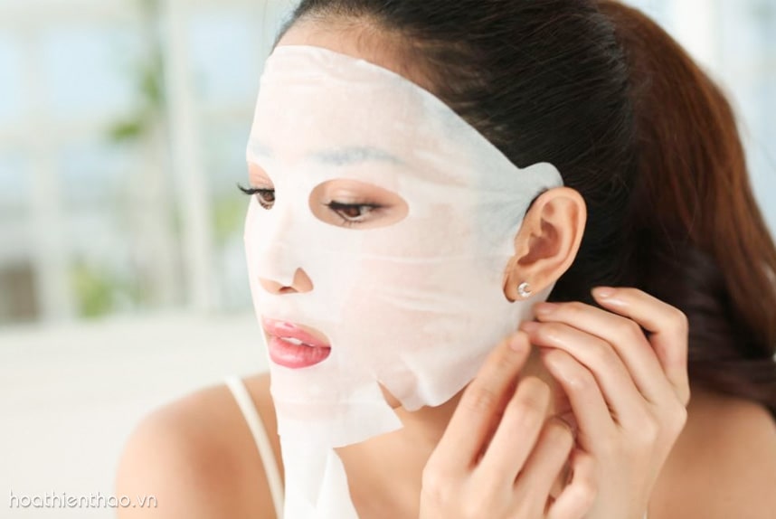 Đắp mặt nạ cung cấp dưỡng chất nuôi dưỡng làn da