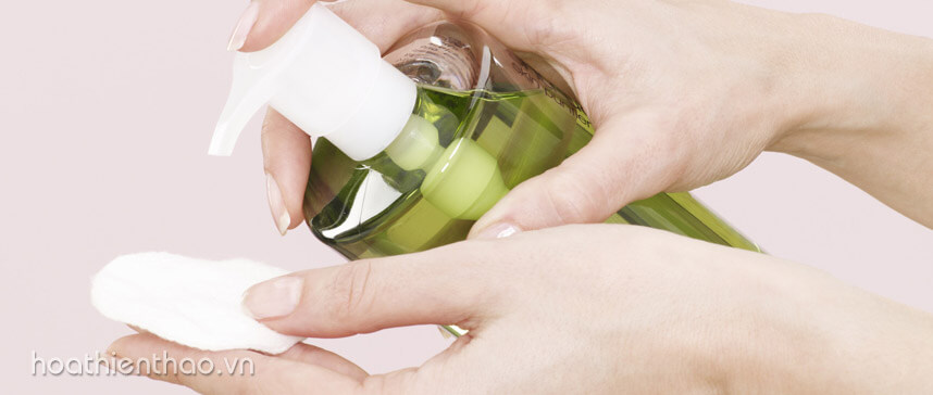 Không trang điểm có nên dùng nước tẩy trang không - Hoa Thiên Thảo