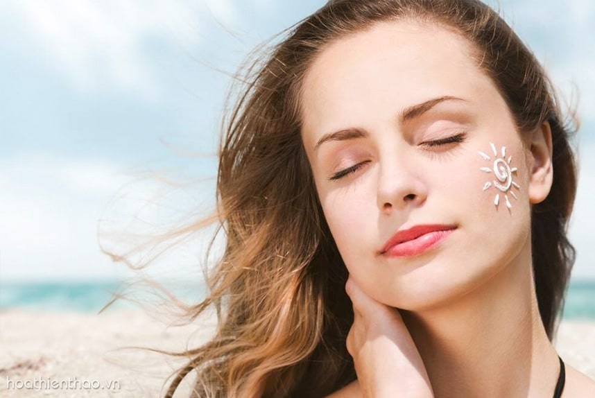 TUYỆT ĐỐI phải thoa kem chống nắng bảo vệ da