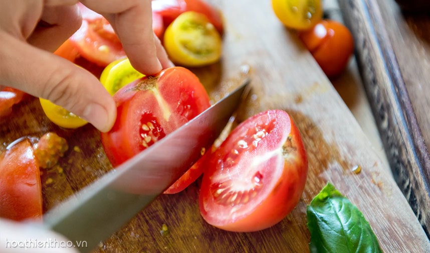 Cách làm trắng da toàn thân bằng cà chua