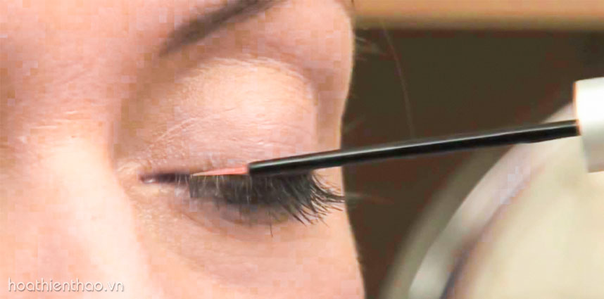 Serum mọc mi giúp bạn có đôi hàng mi cong quyến rũ