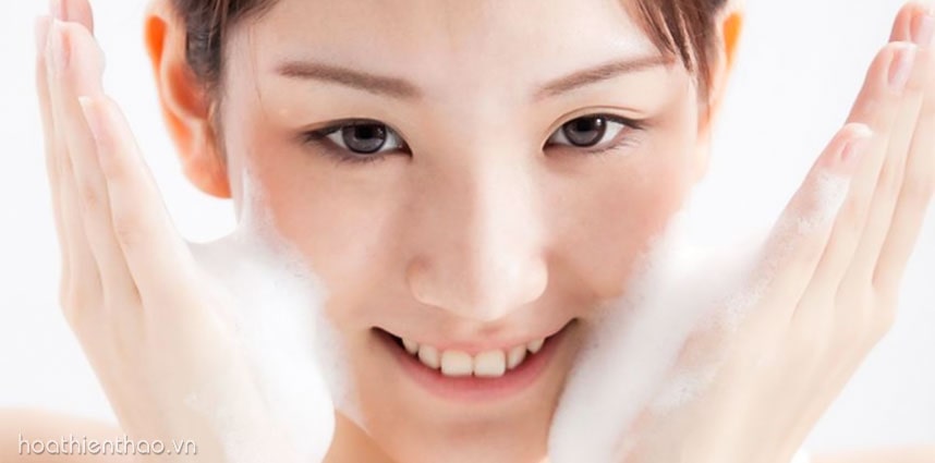 Sữa rửa mặt tạo bọt khá phổ biến hiện nay