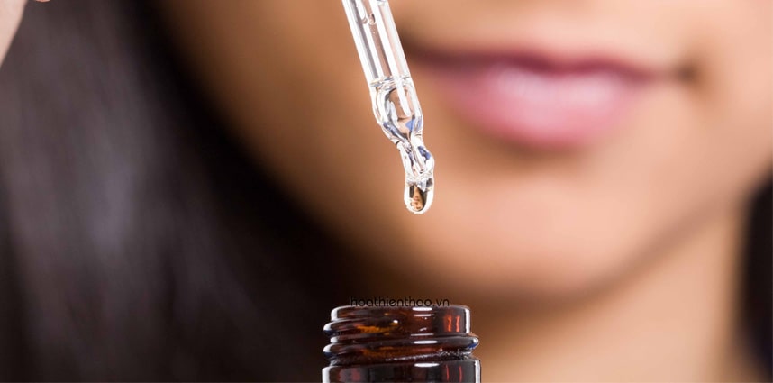 Có nên dùng Serum Vitamin C khi bị mụn