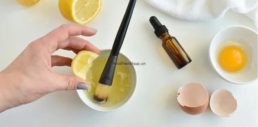 Làm trắng da mặt bằng lòng trắng trứng gà và nước cốt chanh
